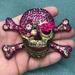 Large pink rhinestone skull belt buckle